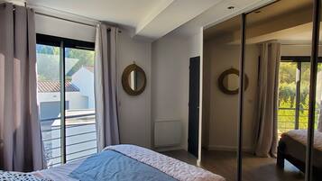 3 chambres, bureau, Wi-Fi, draps fournis