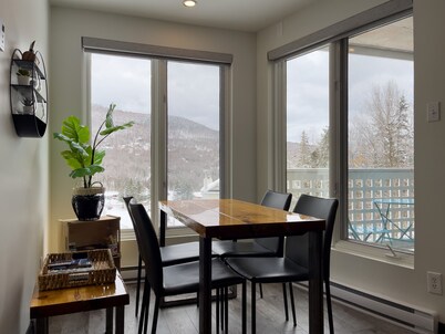 Loft Ski-in/Ski-out Stoneham resort