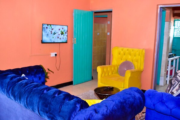 Living area - Family sized home with internet, free parking, in section 58, 5 min to NakuruCBD (Nakuru)