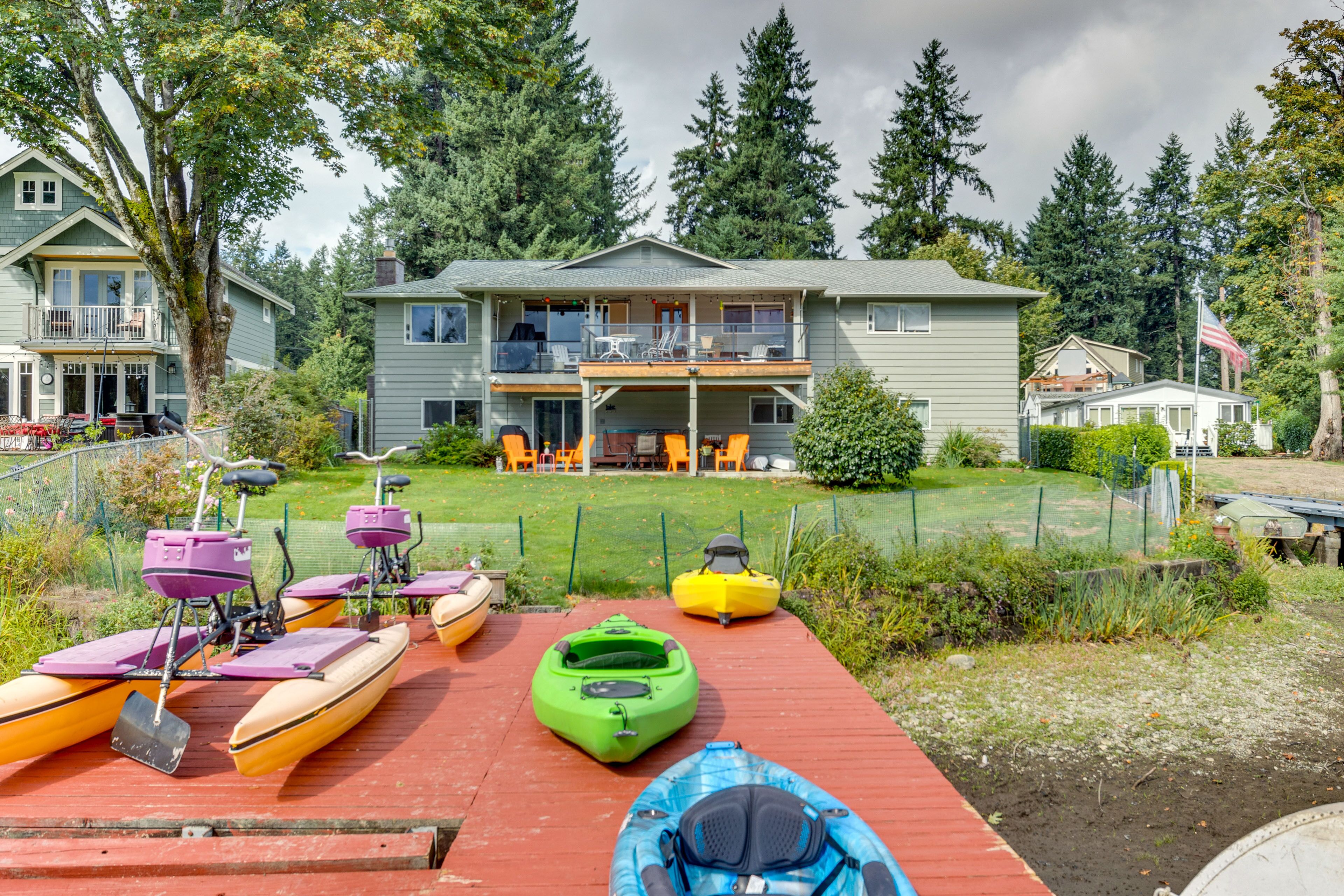 Spacious Apartment on Lake Sawyer w/ Fireplace!