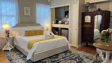 1 bedroom, in-room safe, iron/ironing board, free WiFi