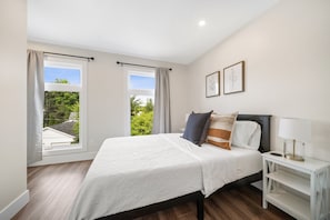 2 bedrooms, iron/ironing board, bed sheets - BRAND NEW downtown TC rooftop condo skyline views (Traverse City)