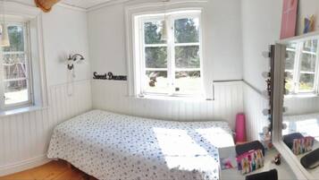 4 bedrooms, WiFi, bed sheets