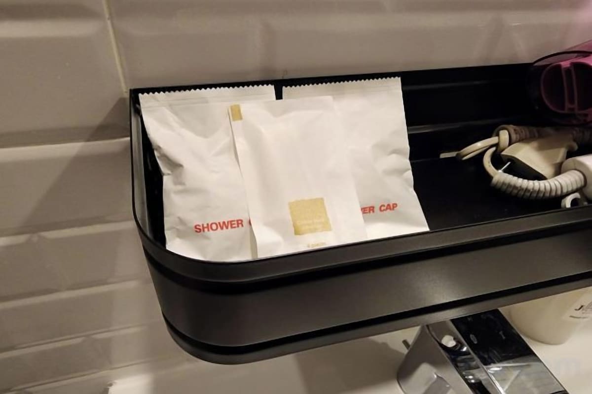 Regadera, regadera tipo lluvia, amenidades de baño gratuitas