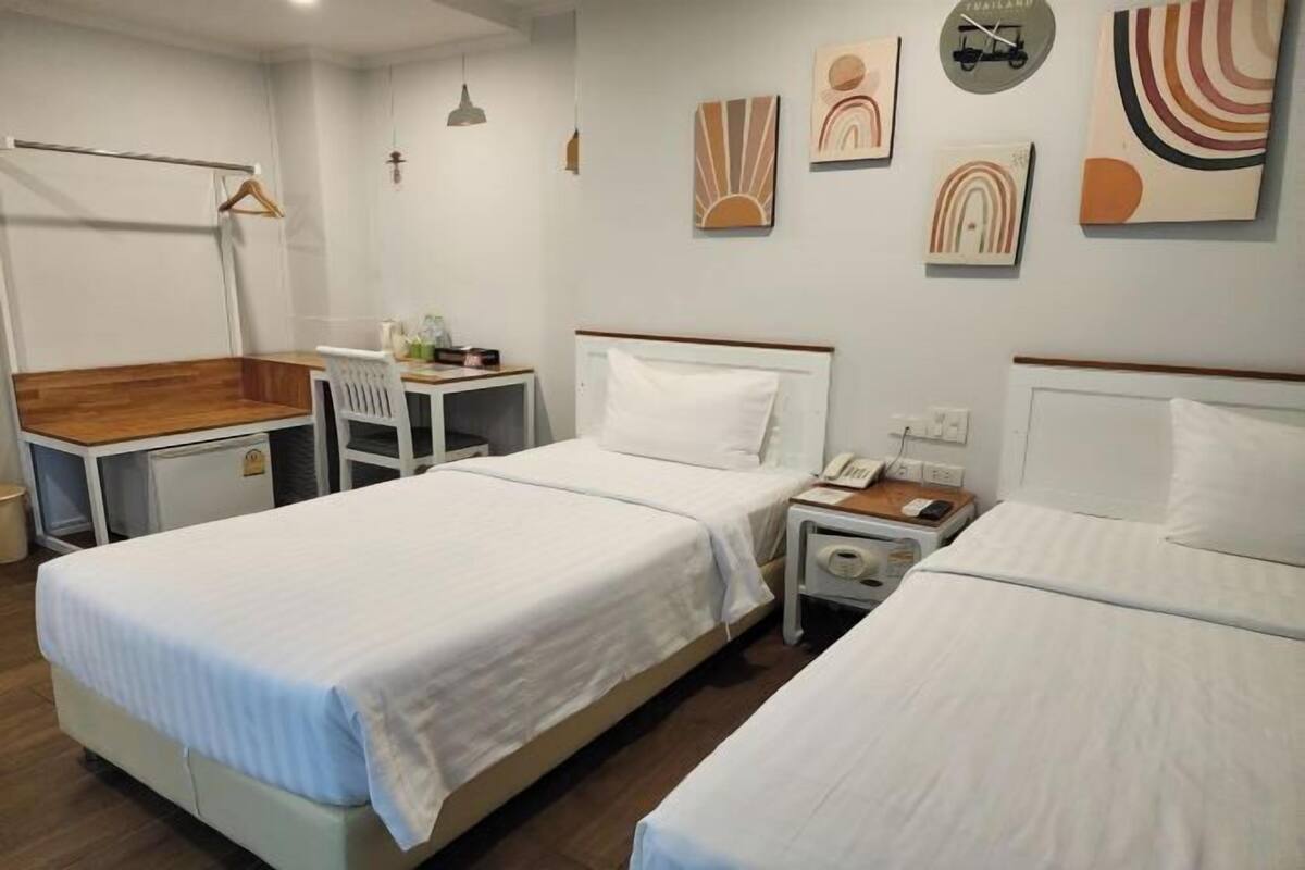 高級寢具、書桌、免費無線上網、床單
