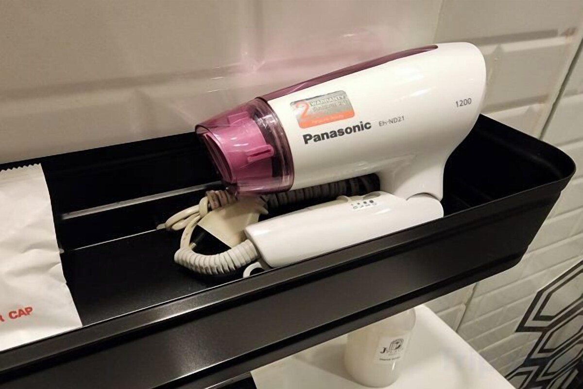 Commodités de la salle de bain | Douche, douche cascade, articles de toilette (gratuits)
