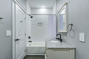 Haartrockner, Handtücher, Toilettenpapier