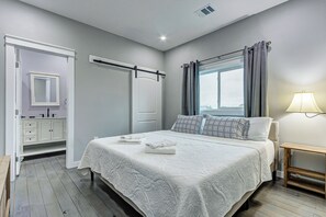 3 bedrooms, travel crib, WiFi