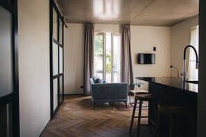 Televisión de pantalla plana de 50 cm con canales digitales