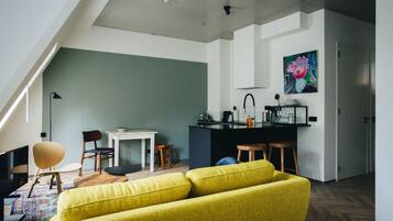 Deluxe Apartment | Premium bedding, down duvets, in-room safe, desk
