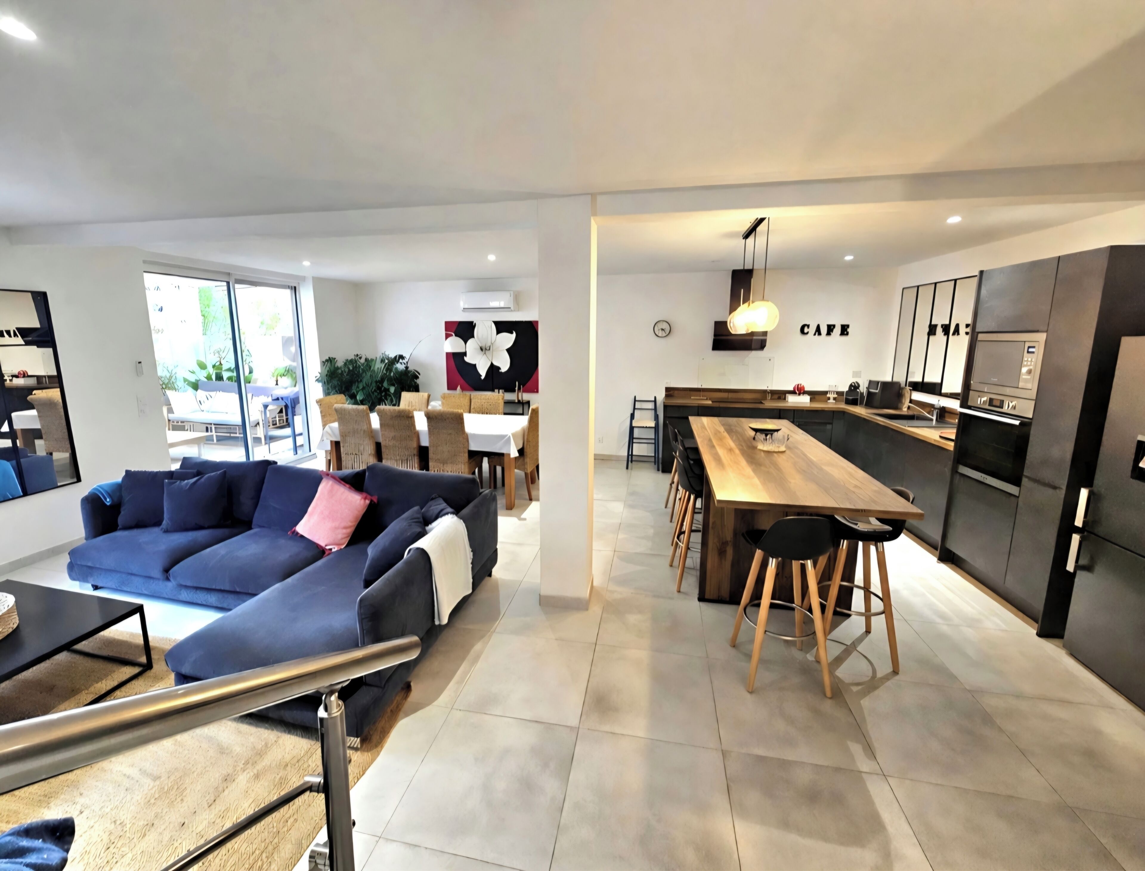 Älytelevisio, kirjoja