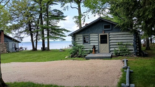 Waterfront Modernized Rustic Log Cabin on Indian Lake, Manistique, MI