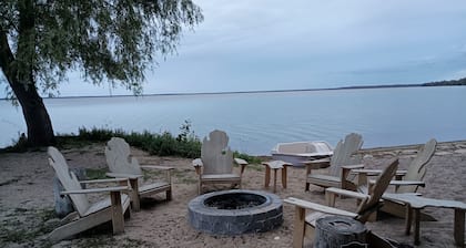 Waterfront Modernized Rustic Log Cabin on Indian Lake, Manistique, MI