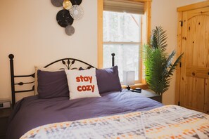 2 bedrooms, desk, iron/ironing board, WiFi