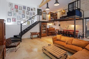 Flat-screen TV, ping pong, books, music library