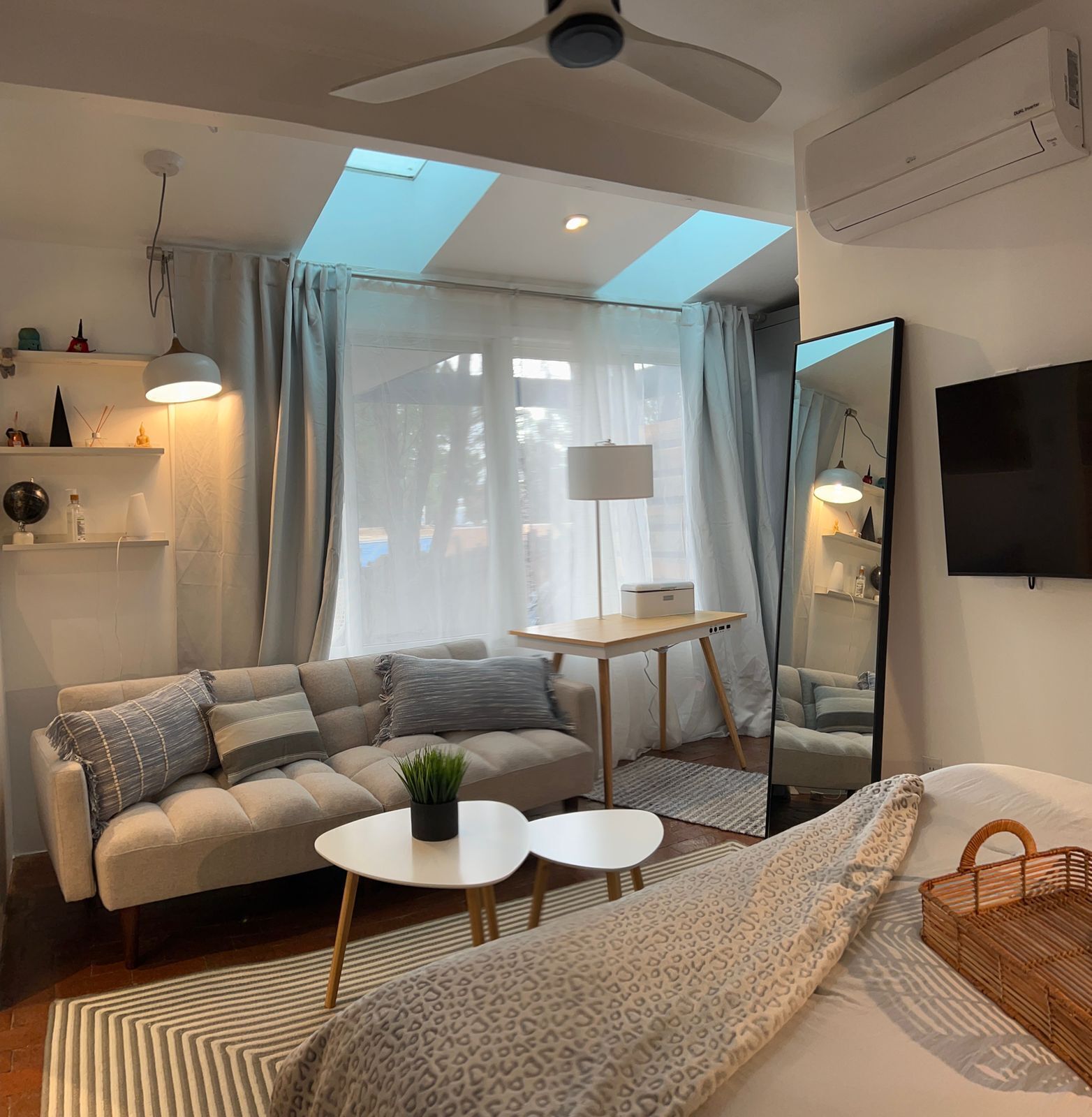 1 bedroom, desk, WiFi, bed sheets