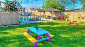 Outdoor dining - BUOY HOUSE SANDUSKY: Heated, in-ground pool, your own oasis! (Sandusky)