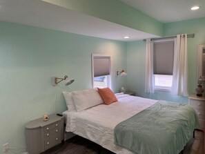 3 bedrooms, iron/ironing board, WiFi, bed sheets - BUOY HOUSE SANDUSKY: Heated, in-ground pool, your own oasis! (Sandusky)