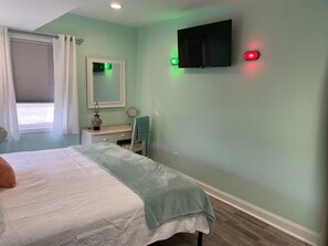 3 bedrooms, iron/ironing board, WiFi, bed sheets - BUOY HOUSE SANDUSKY: Heated, in-ground pool, your own oasis! (Sandusky)