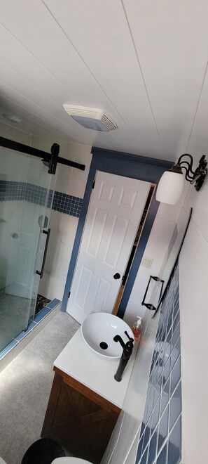 Shower, hair dryer, towels, soap - Cattaraugus, Home sweet home! (Cattaraugus)