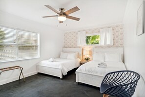 5 bedrooms, iron/ironing board, free WiFi, bed sheets