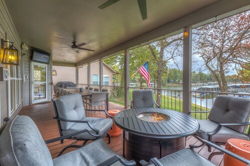#MonkeyIslandHideaway - Stylish lake front home on Grand Lake, OK!