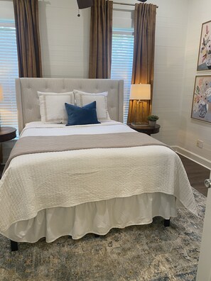 2 bedrooms, iron/ironing board, travel cot, free WiFi - Charming Retreat just 3 miles from the University Of Alabama (Northport)