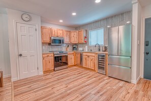 Kühlschrank, Mikrowelle, Geschirrspüler