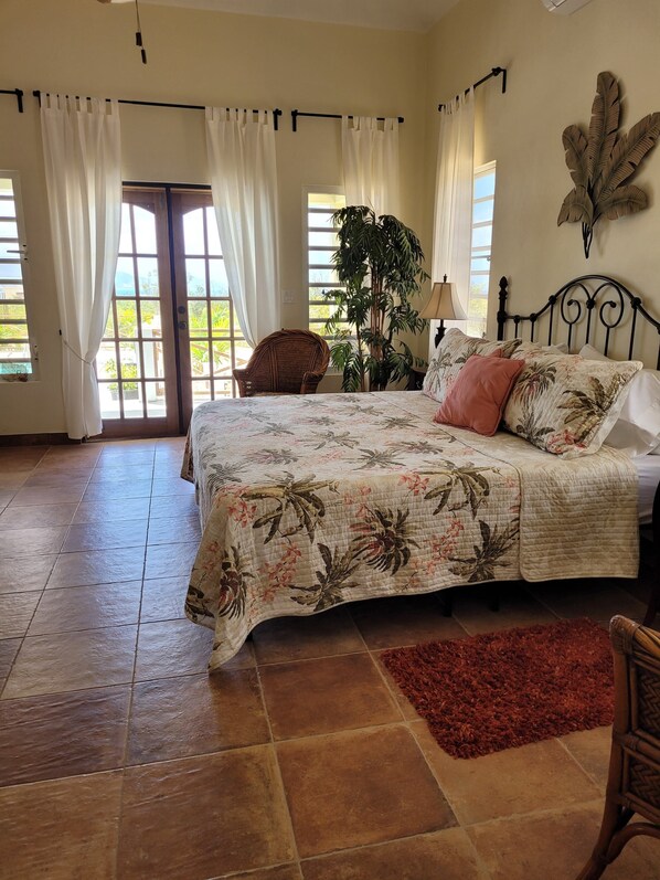 3 bedrooms, in-room safe, desk, WiFi