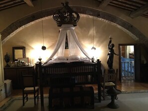 3 Schlafzimmer, Schreibtisch, Bügeleisen/Bügelbrett, Reisekinderbett