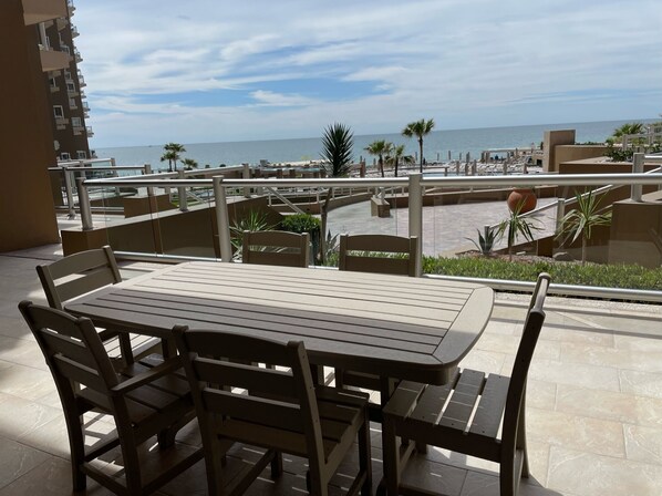Outdoor dining - Beautiful Ground floor close to the pool-Also own adjacent unit  (Puerto Peñasco)