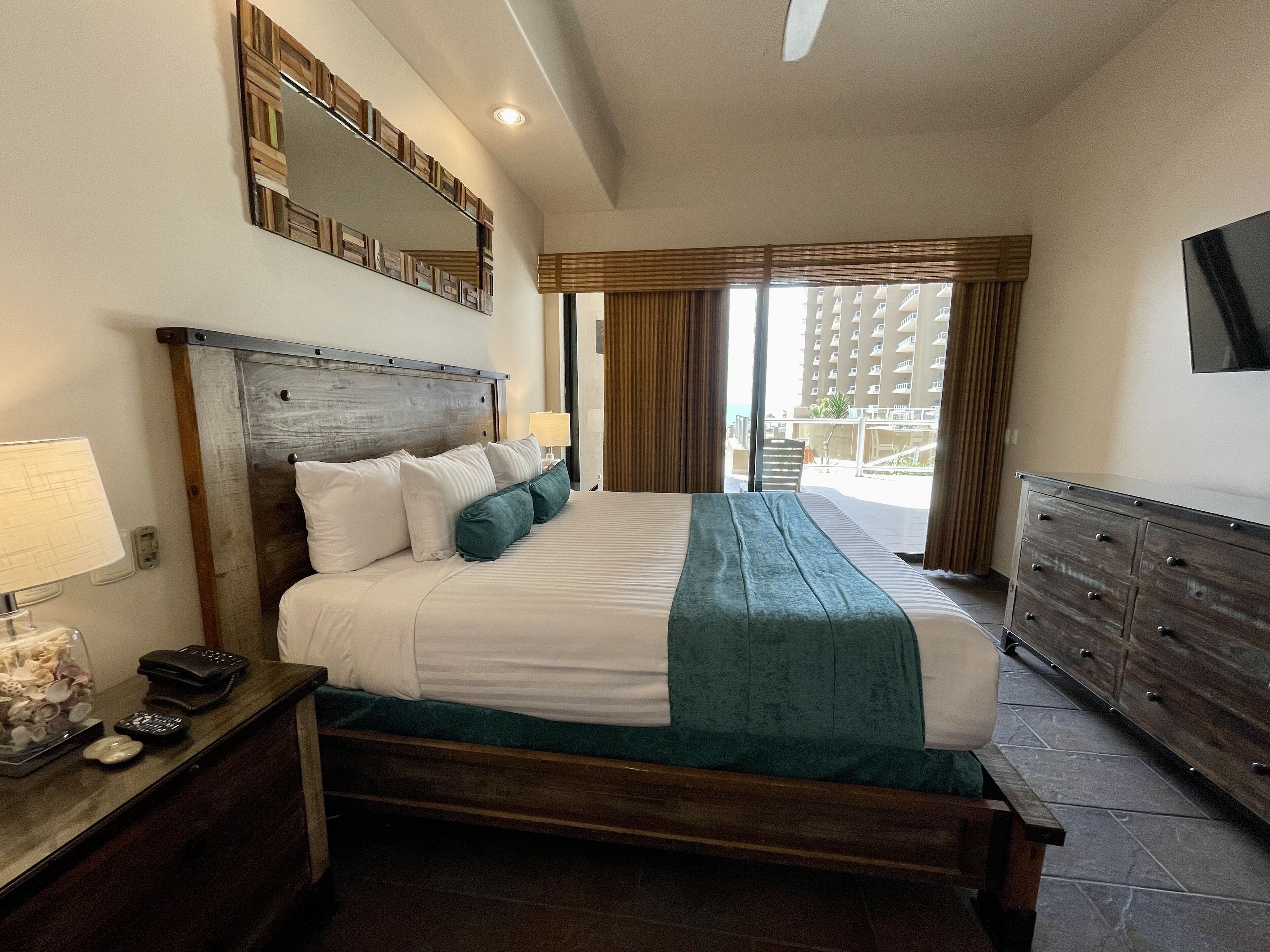 2 bedrooms, in-room safe, iron/ironing board, free WiFi