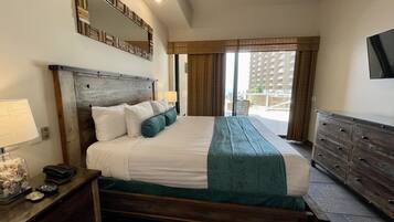 2 bedrooms, in-room safe, iron/ironing board, free WiFi