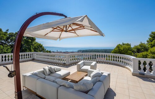 Belle maison de 6 chambres à Rab