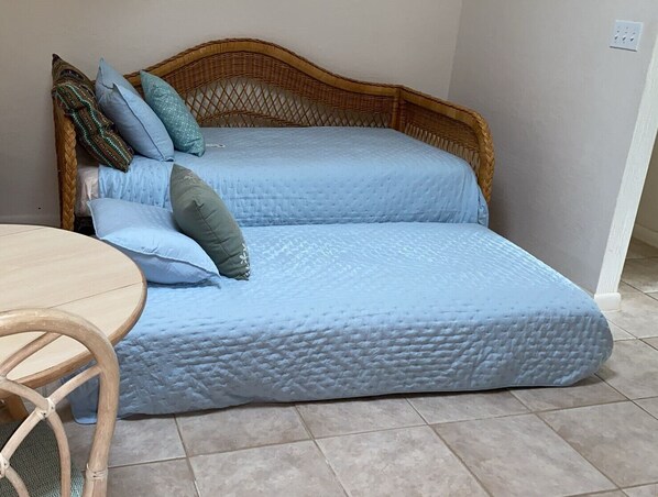 3rd Bedroom/Office - day bed and trundle bed can be separated