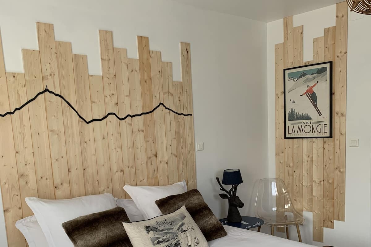 Exclusieve kamer, 1 queensize bed, niet-roken, uitzicht op bergen | Geluiddichte muren, gratis wifi, beddengoed