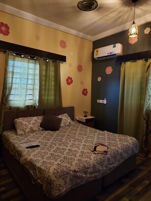 Madiba Suite | Individually decorated, individually furnished, iron/ironing board - Phoenix Lodge (Accra)