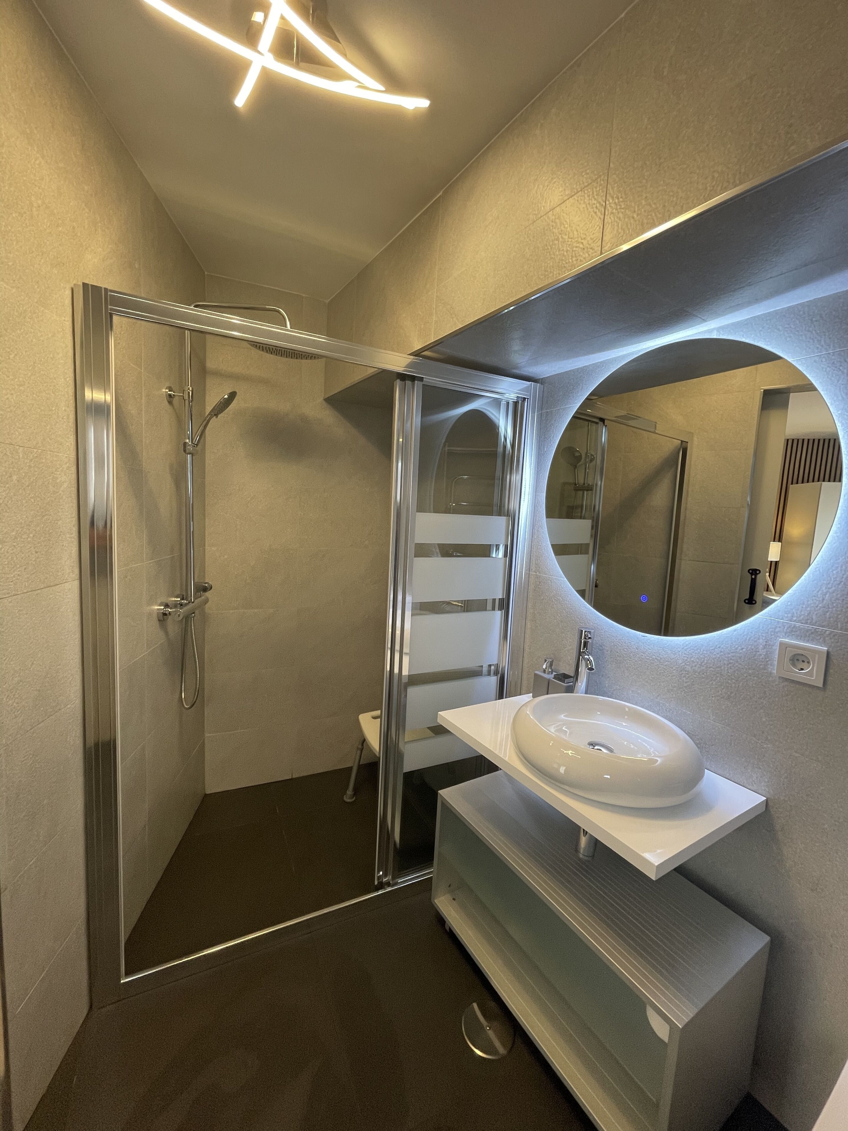 1. Elsa - Double or Twin Room - Accessible | Bathroom