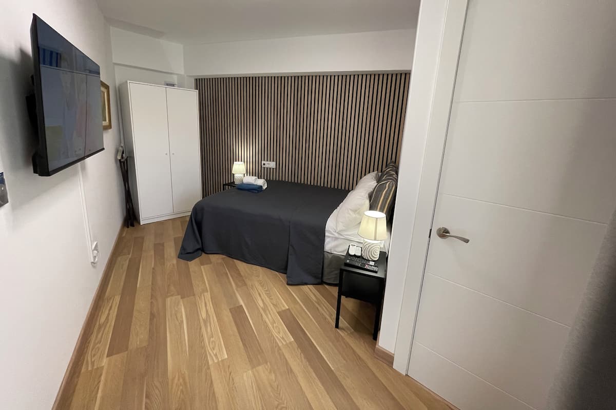 8. Mathias - Single room (1 Adult+1child) | Premium bedding, in-room safe, soundproofing, iron/ironing board
