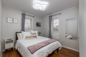 2 Schlafzimmer, Schreibtisch, BĂŒgeleisen/BĂŒgelbrett, Reisekinderbett