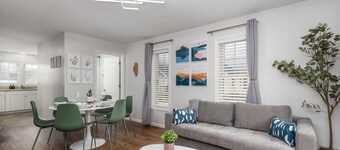 Starved Rock & Ottawa Retreat Amazing Getaway Home