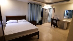 Bureau, Wi-Fi gratuit, ameublement personnalisé, draps fournis