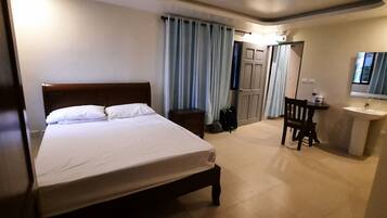Desk, WiFi (free), individually furnished, bed sheets
