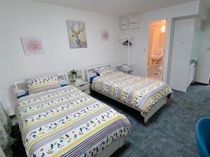 1 bedroom, desk, bed sheets