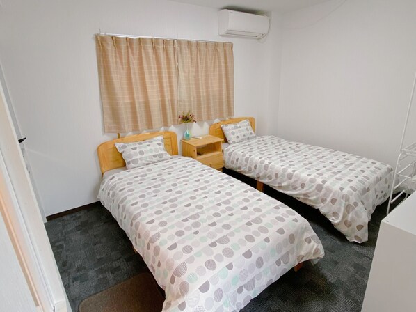 1 bedroom, bed sheets