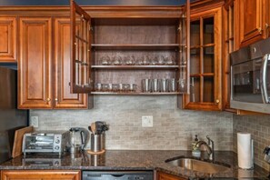 Fridge, microwave, oven, stovetop - Unique | Chinatown | Bunkbeds | Hosted By StayRafa (Philadelphia)