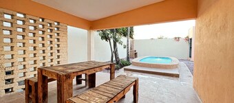 Beautiful 3BR/3BA home with pool close to downtown