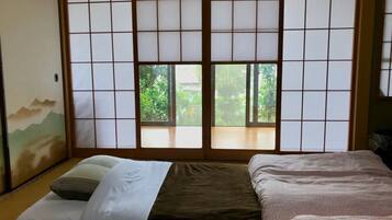 2 bedrooms, desk, iron/ironing board, free WiFi