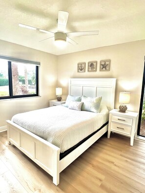 3 bedrooms, desk, iron/ironing board, travel crib - Coastal condo with patio, steps away from the beach in exclusive gated community (Fort Pierce)