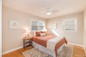 4 bedrooms, desk, iron/ironing board, free WiFi